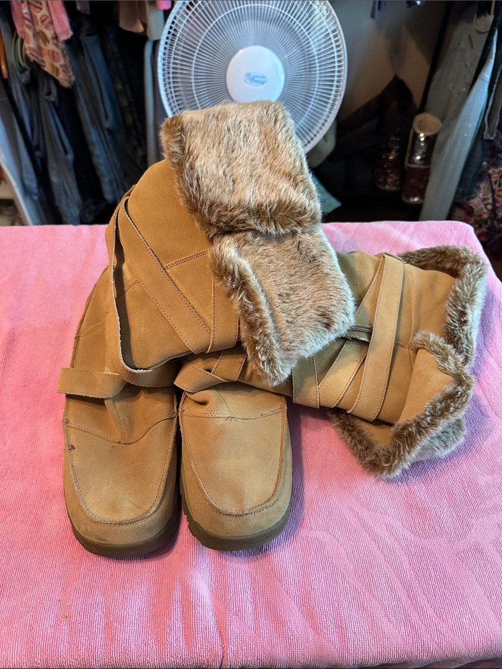 Women's Faux-Fur Trim Suede Heeled Boots in Tan